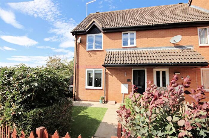 3 Bedroom End Of Terrace House For Sale In Willow Way, Toddington, Dunstable, LU5