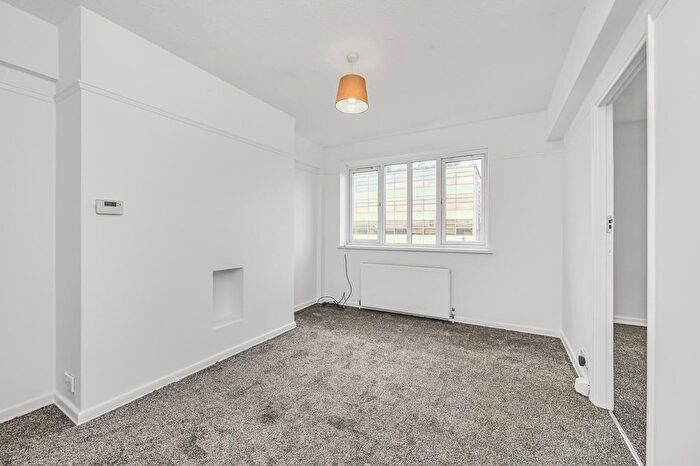 1 Bedroom Flat To Rent In Kimber Road, London, SW18