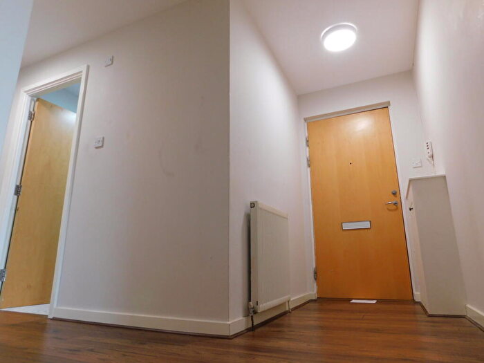2 Bedroom Flat To Rent In , Albion Gardens, Edinburgh, EH7