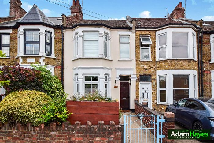 2 Bedroom Flat For Sale In Long Lane, Finchley, N3