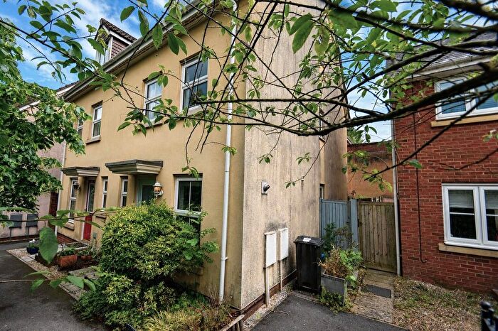 3 Bedroom Semi Detached House For Sale In Oakfields, Tiverton, EX16