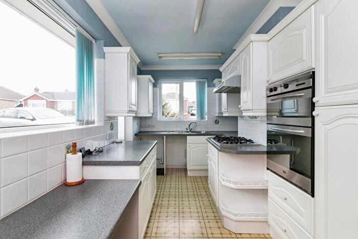 2 Bedroom Detached Bungalow For Sale In Hadleigh Drive, Lowestoft, NR32