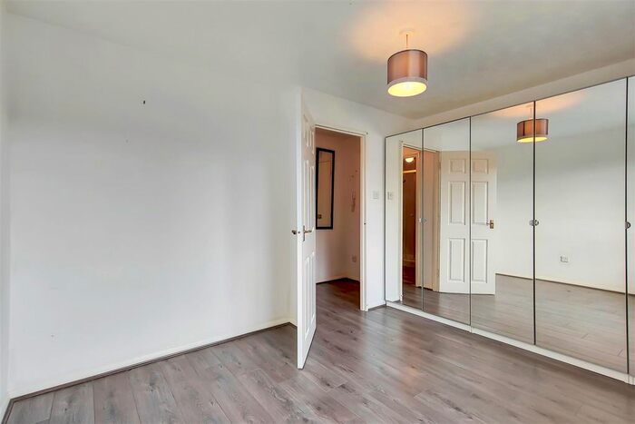 1 Bedroom Flat To Rent In Stirling Close, Rainham, RM13