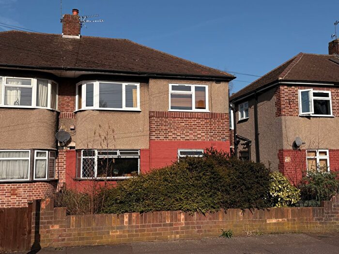 2 Bedroom Maisonette For Sale In Redfern Avenue, Whitton, TW4