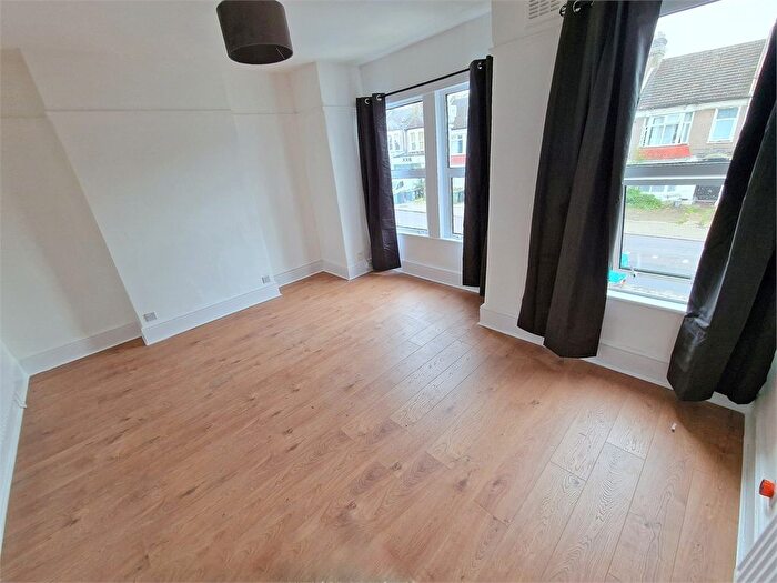 2 Bedroom Flat To Rent In Brownhill Road, Catford, London, SE6