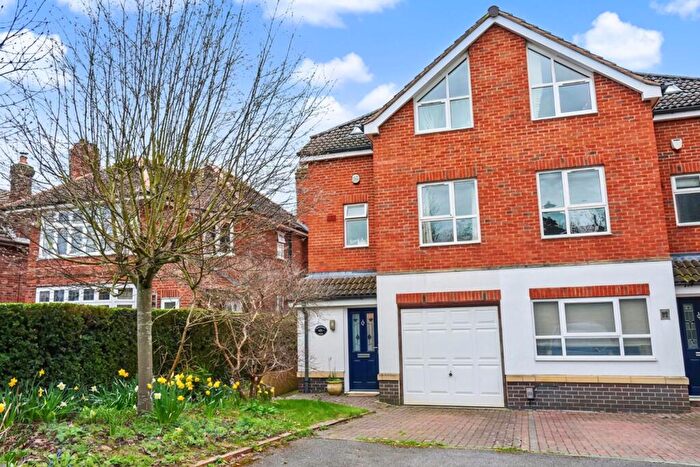 4 Bedroom Semi Detached House For Sale In Bramcote Lane, Beeston, NG9
