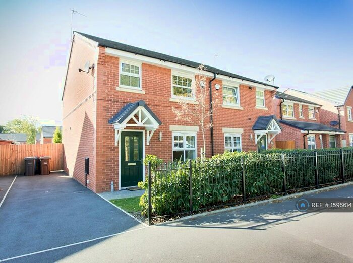 3 Bedroom Semi-Detached House To Rent In Weaste Lane, Salford, M6