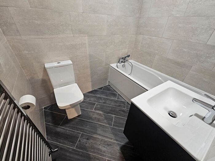 2 Bedroom House To Rent In A Victoria Road, Leeds, LS6