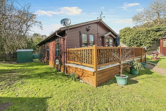 3 Bedroom Mobile/park Home For Sale In Haveringland Hall Park, Haveringland, Norwich, NR10