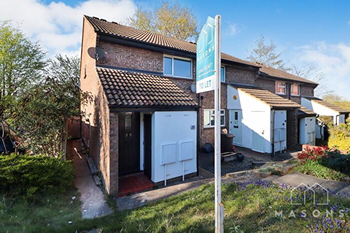 1 Bedroom Maisonette To Rent In Burns Close, Hitchin, Hertfordshire, SG4
