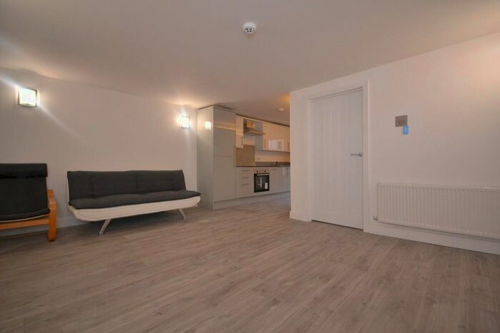 2 Bedroom Property To Rent In Nicholsons Lane, Maidenhead, SL6
