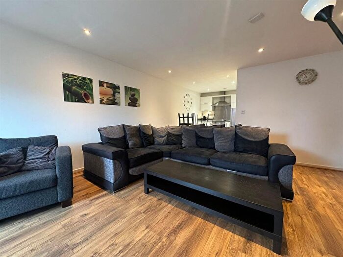 2 Bedroom Flat To Rent In The Citadel, Ludgate Hill, Manchester, M4