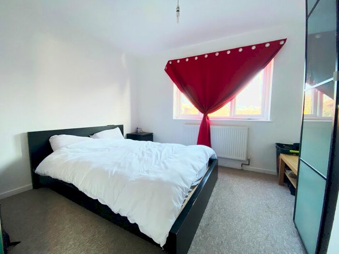 1 Bedroom Flat To Rent In Sycamore Hill, London, N11