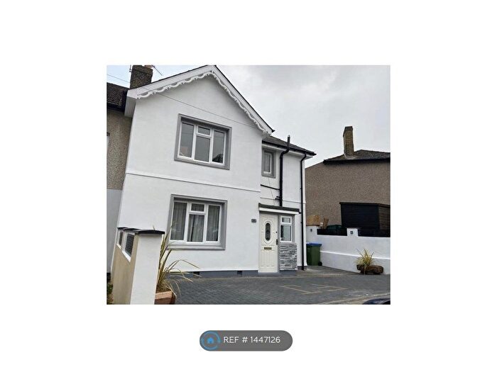 3 Bedroom Semi-Detached House To Rent In Roberts Road, Belvedere London, DA17