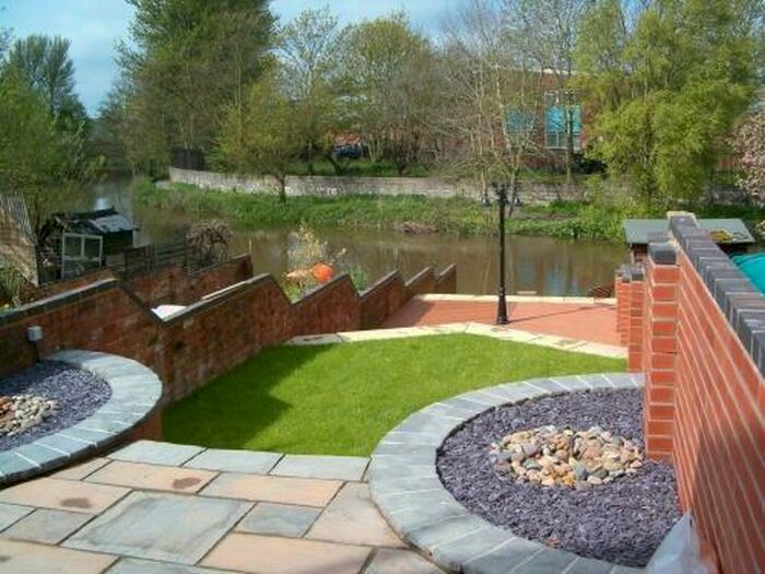 3 Bedroom Terraced House To Rent In Elgar Road, Reading, Berkshire, RG2