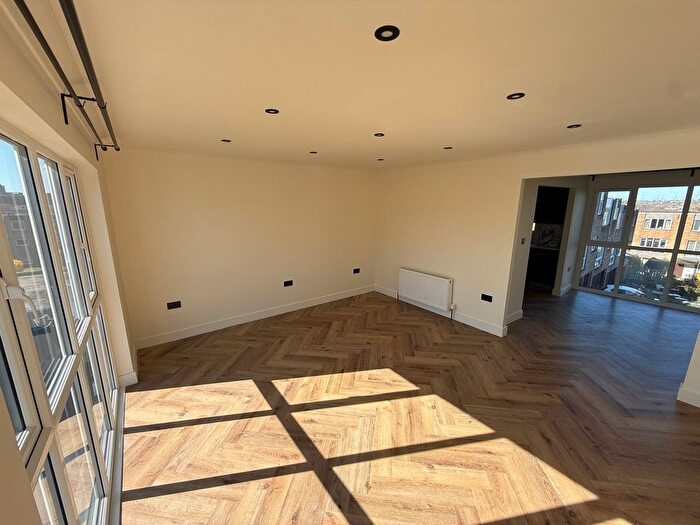 2 Bedroom Maisonette To Rent In Leyburn Gardens, Croydon, CR0