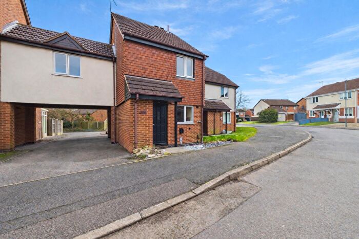 3 Bedroom Link Detached House To Rent In Shenington Way, Oakwood, DE21