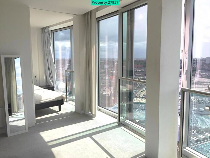 1 Bedroom Flat To Rent In The Rotunda, New Street, Birmingham, B2