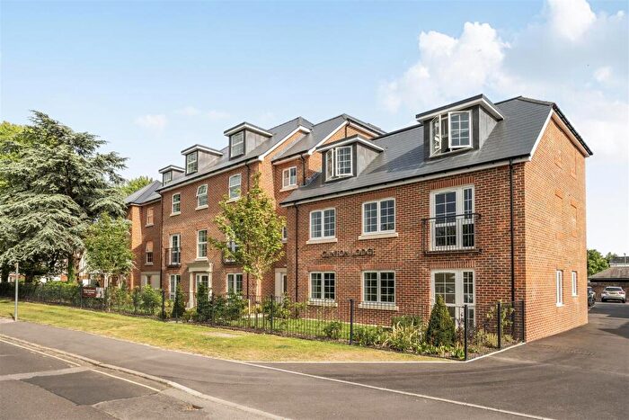 1 Bedroom Retirement Property For Sale In Clinton Lodge, Lymington, Hampshire, SO41