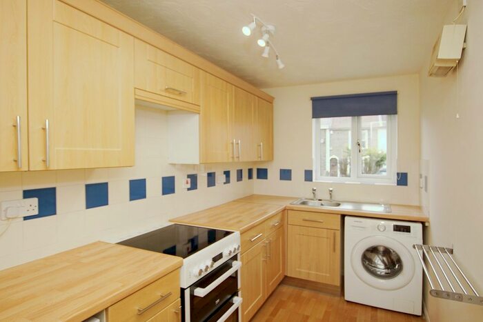 1 Bedroom Flat For Sale In Loughman Close, Kingswood, Bristol, Gloucestershire, BS15