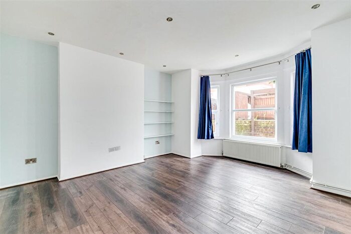 2 Bedroom Flat To Rent In Fulham Palace Road, London, W6