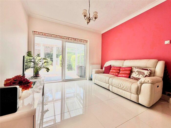 3 Bedroom Bungalow To Rent In Argyle Avenue, Hounslow, TW3