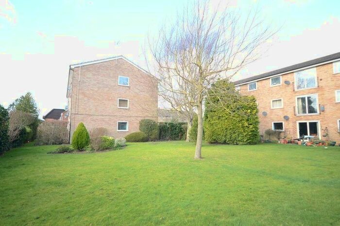 3 Bedroom Flat To Rent In Birchington Road, Windsor, SL4