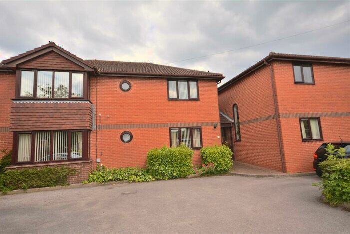 2 Bedroom Apartment To Rent In Carsington Crescent, Allestree, Derby, DE22