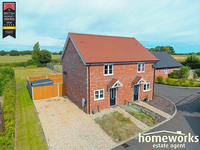 2 Bedroom Semi-Detached House For Sale In Pastures Loke, NR20