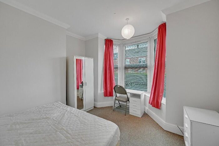 4 Bedroom Semi-Detached House To Rent In Cherry Street, Sheffield, S2