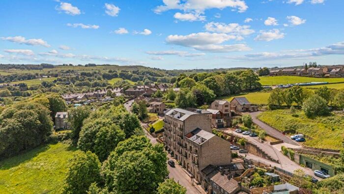 2 Bedroom Apartment For Sale In Apartment, Burwood Court, Hollywell Green, HX4