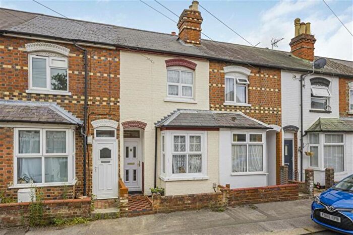 2 Bedroom Terraced House For Sale In Wykeham Road, Reading, RG6