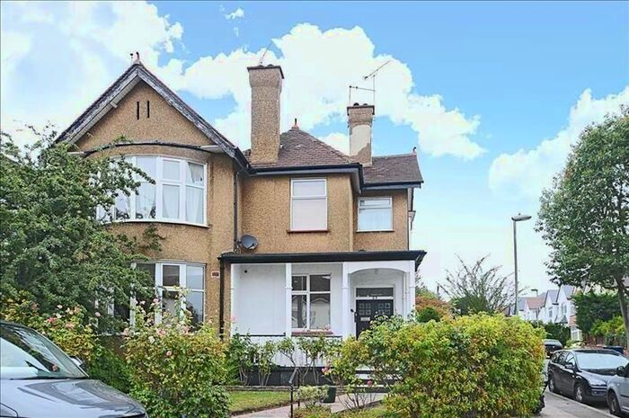 2 Bedroom Flat To Rent In Holly Park, Finchley, London N3