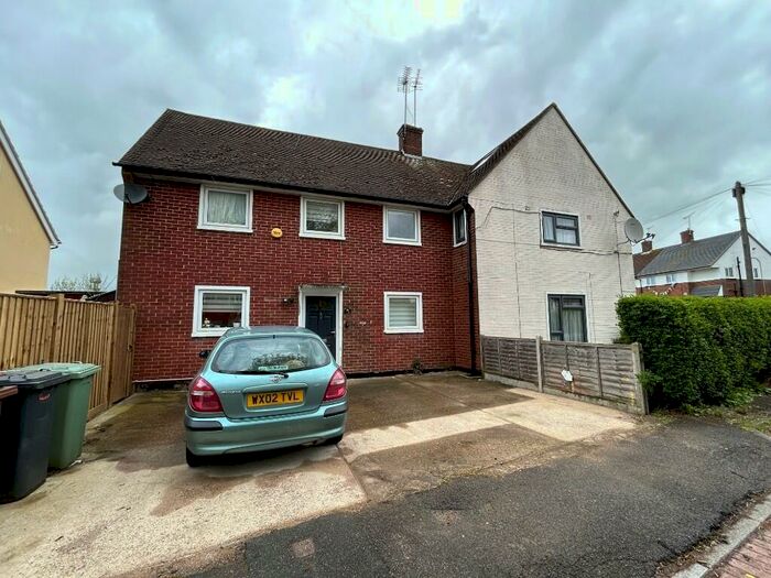 3 Bedroom Semi-Detached House To Rent In Rushfield, Potters Bar, Hertfordshire, EN6