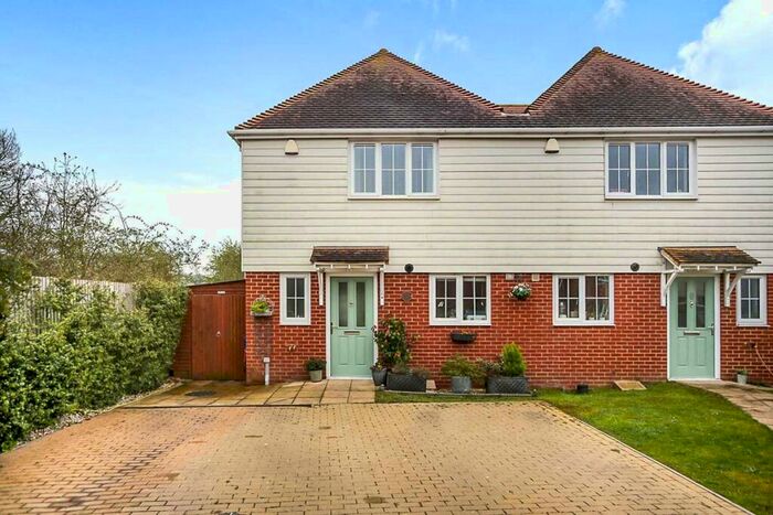 2 Bedroom Semi-Detached House For Sale In Haze Wood Close, Selling, Faversham, Kent, ME13