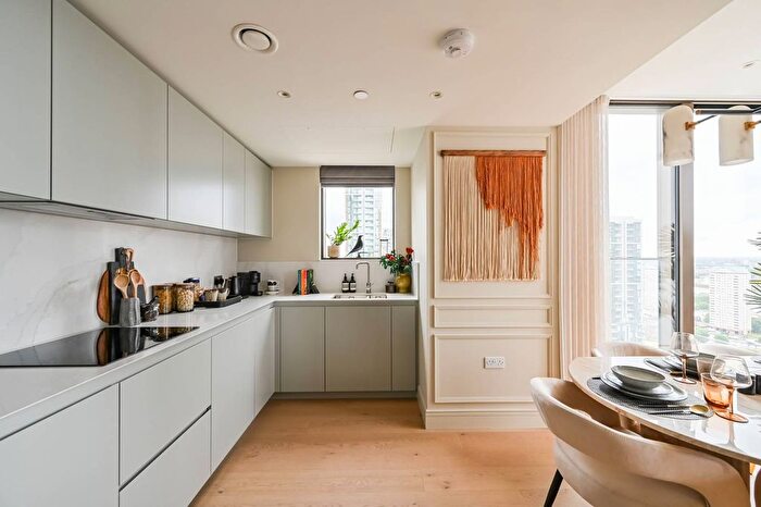 2 Bedroom Flat For Sale In South Quay Plaza, Canary Wharf, E14