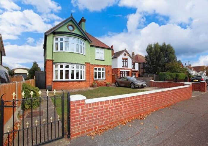 4 Bedroom Detached House For Sale In Vicarage Gardens, Clacton On Sea, CO15