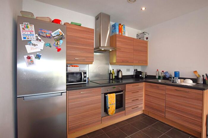 2 Bedroom Apartment To Rent In Houseman Crescent, Manchester, M20