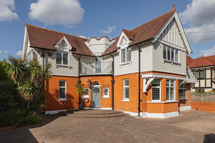 4 Bedroom House For Sale In Hornbeam Lane, Chingford, E4