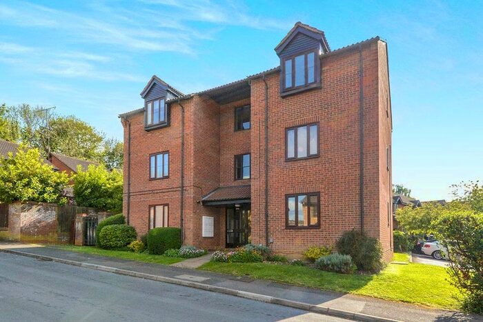 1 Bedroom Flat To Rent In Half Moon Meadow, Hemel Hempstead, Hertfordshire, HP2