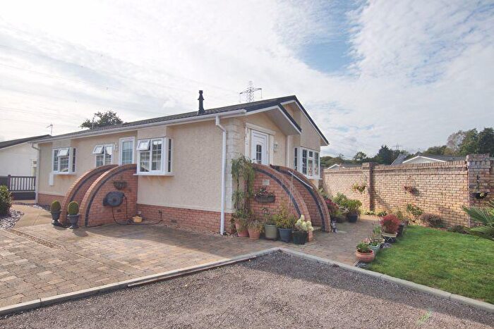 2 Bedroom Park Home For Sale In Wickham Court, Southwick Road, North Boarhunt, PO17