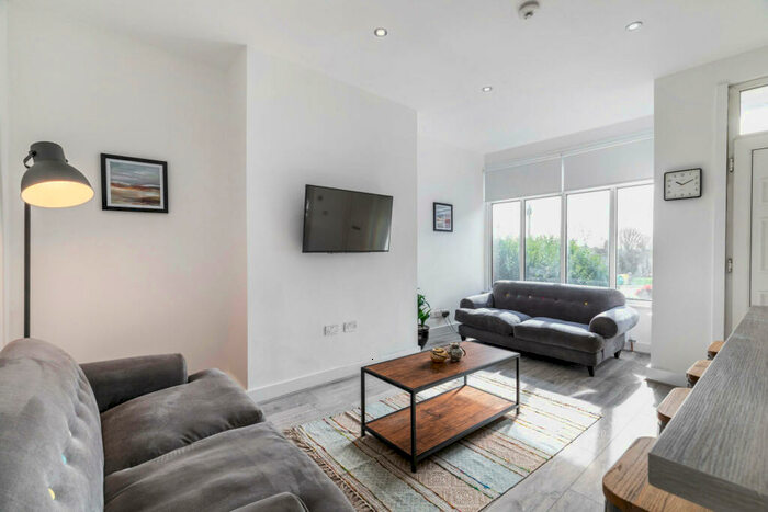 5 Bedroom House To Rent In Talbot Terrace, Leeds, LS4