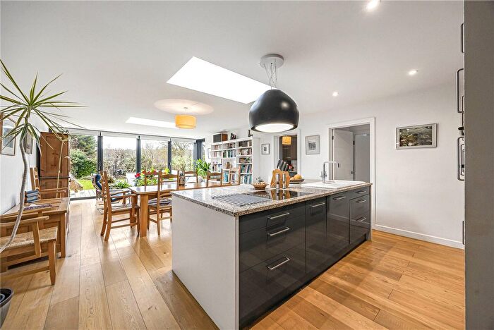 4 Bedroom Bungalow For Sale In Dairy Lane, RG9