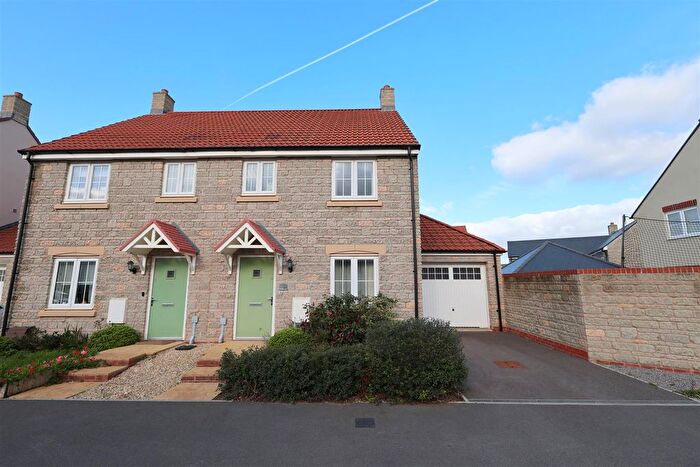 3 Bedroom Semi Detached House For Sale In Sundew Road, Emersons Green, Bristol, BS16