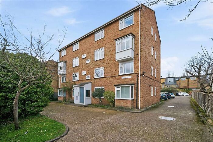 1 Bedroom Flat For Sale In Kingston Road, Teddington, TW11