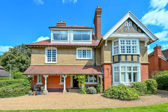 2 Bedroom Flat To Rent In Warwicks Bench, Guildford, GU1