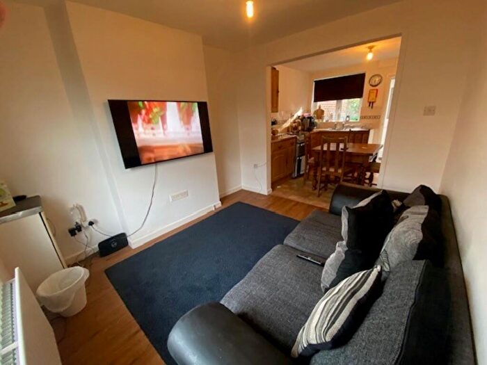 2 Bedroom Semi-Detached House To Rent In Earls Road, Southampton, SO14