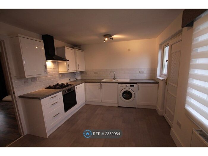 3 Bedroom Semi-Detached House To Rent In Durisdeer Drive, Hamilton, ML3