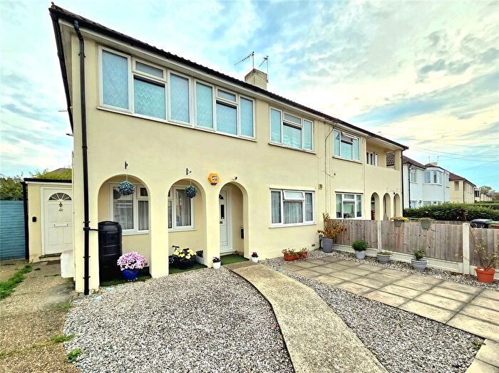 2 Bedroom Maisonette For Sale In Rolls Park Avenue, Chingford, E4