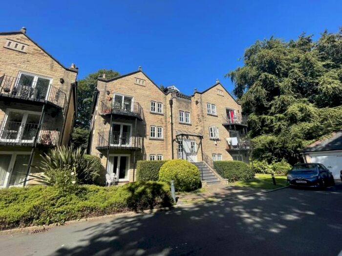 2 Bedroom Flat To Rent In Quarry Dene, Weetwood, Leeds, LS16